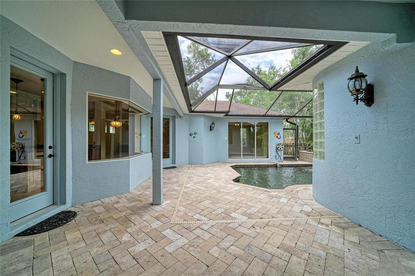 5811 30TH CT E