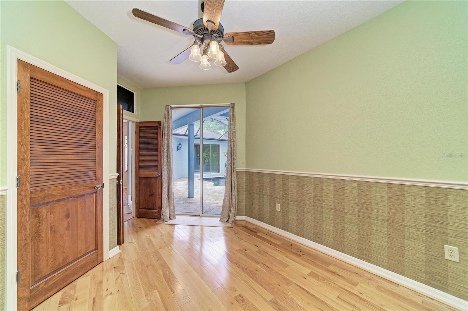 5811 30TH CT E