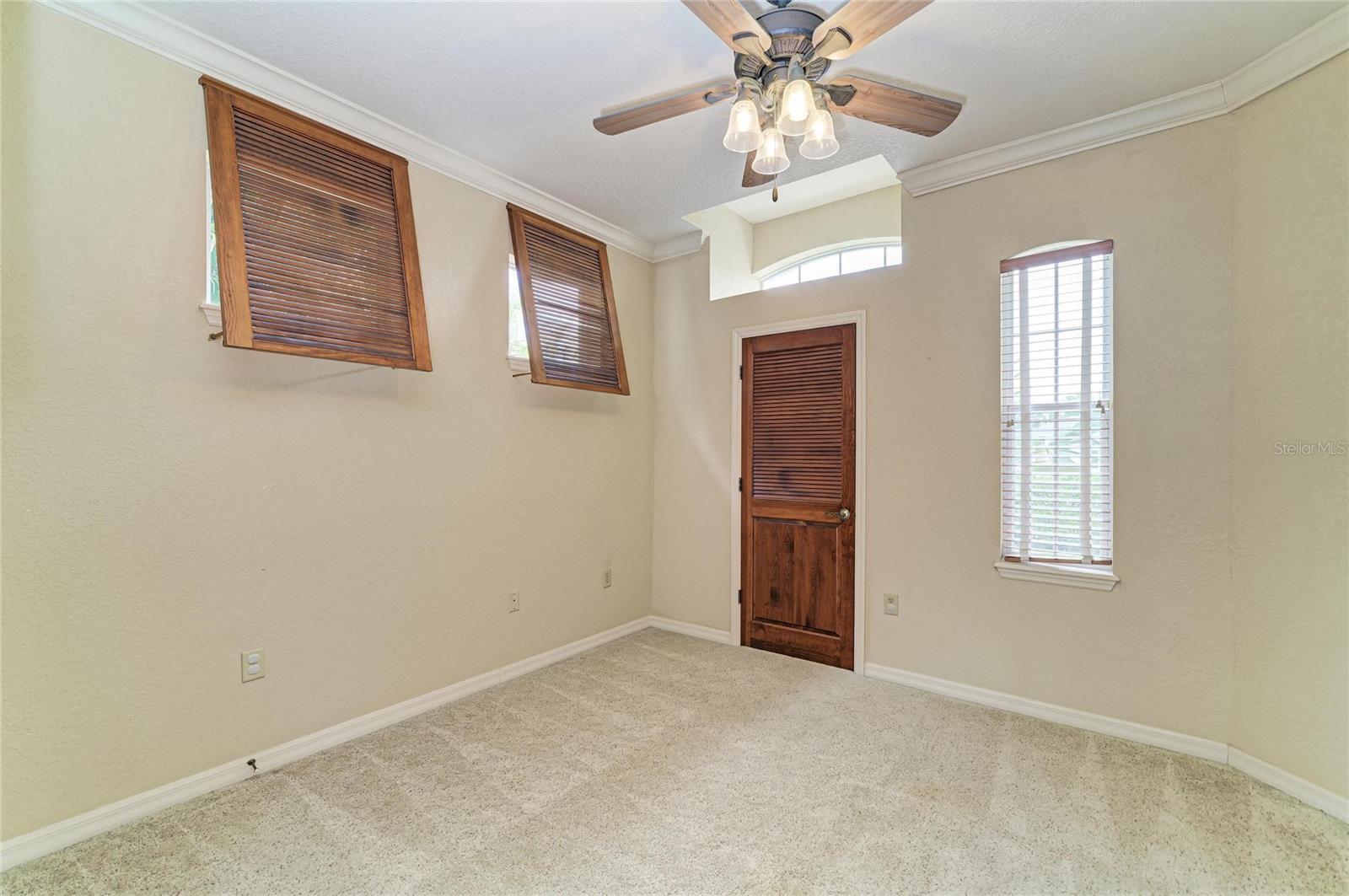 5811 30TH CT E