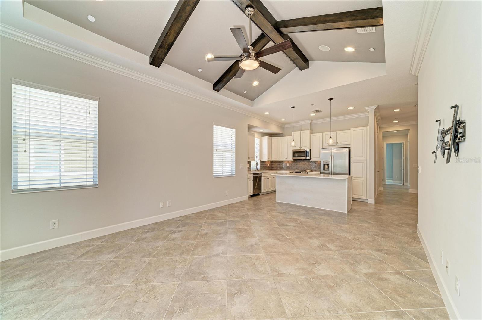 340 SAPPHIRE LAKE DR #201