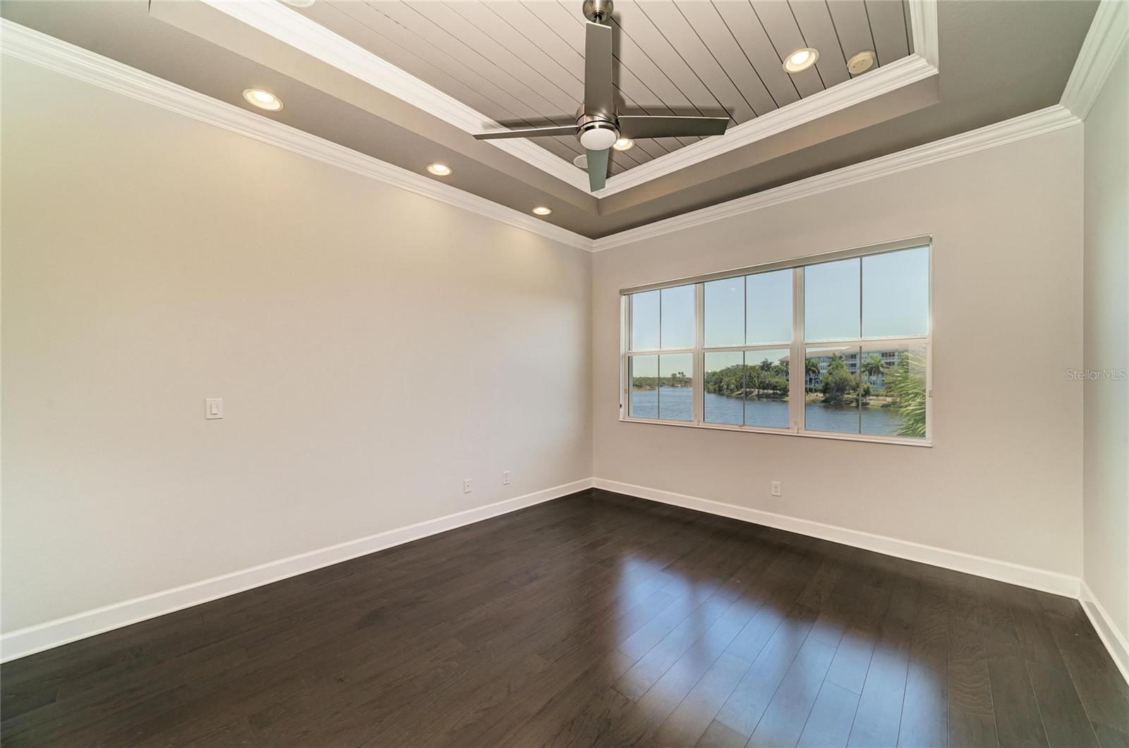 340 SAPPHIRE LAKE DR #201