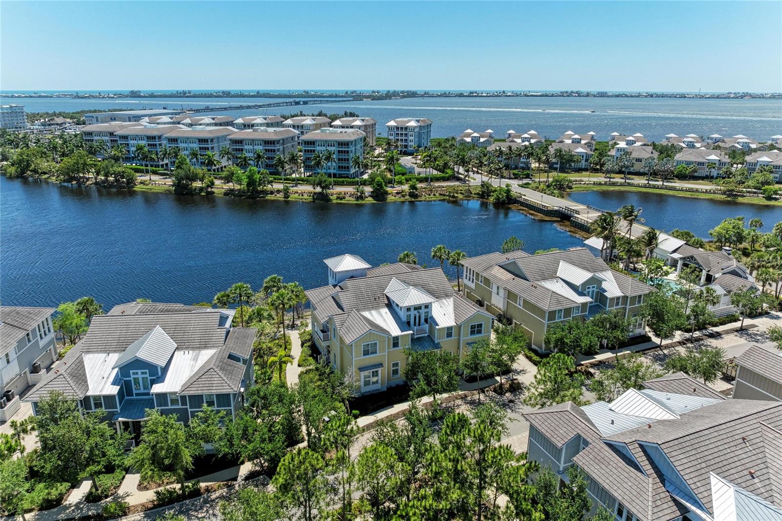 340 SAPPHIRE LAKE DR #201