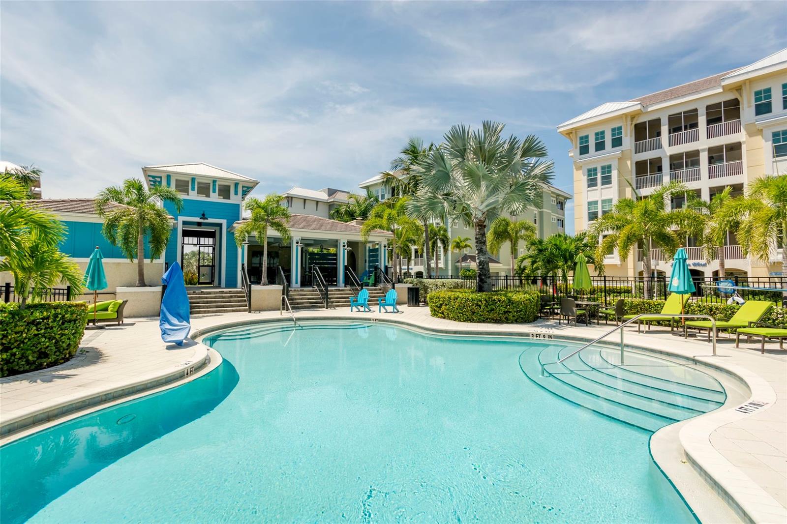 340 SAPPHIRE LAKE DR #201