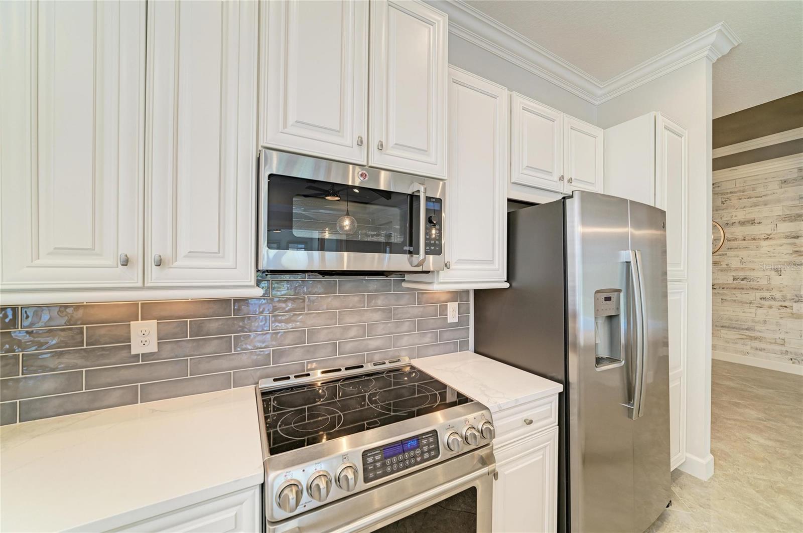 340 SAPPHIRE LAKE DR #201