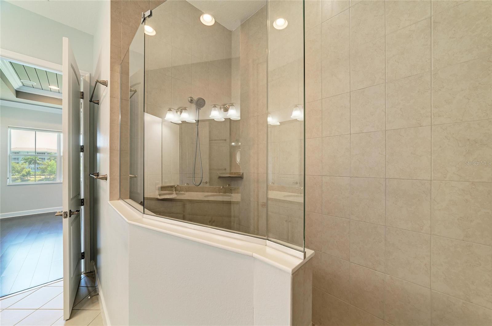 340 SAPPHIRE LAKE DR #201