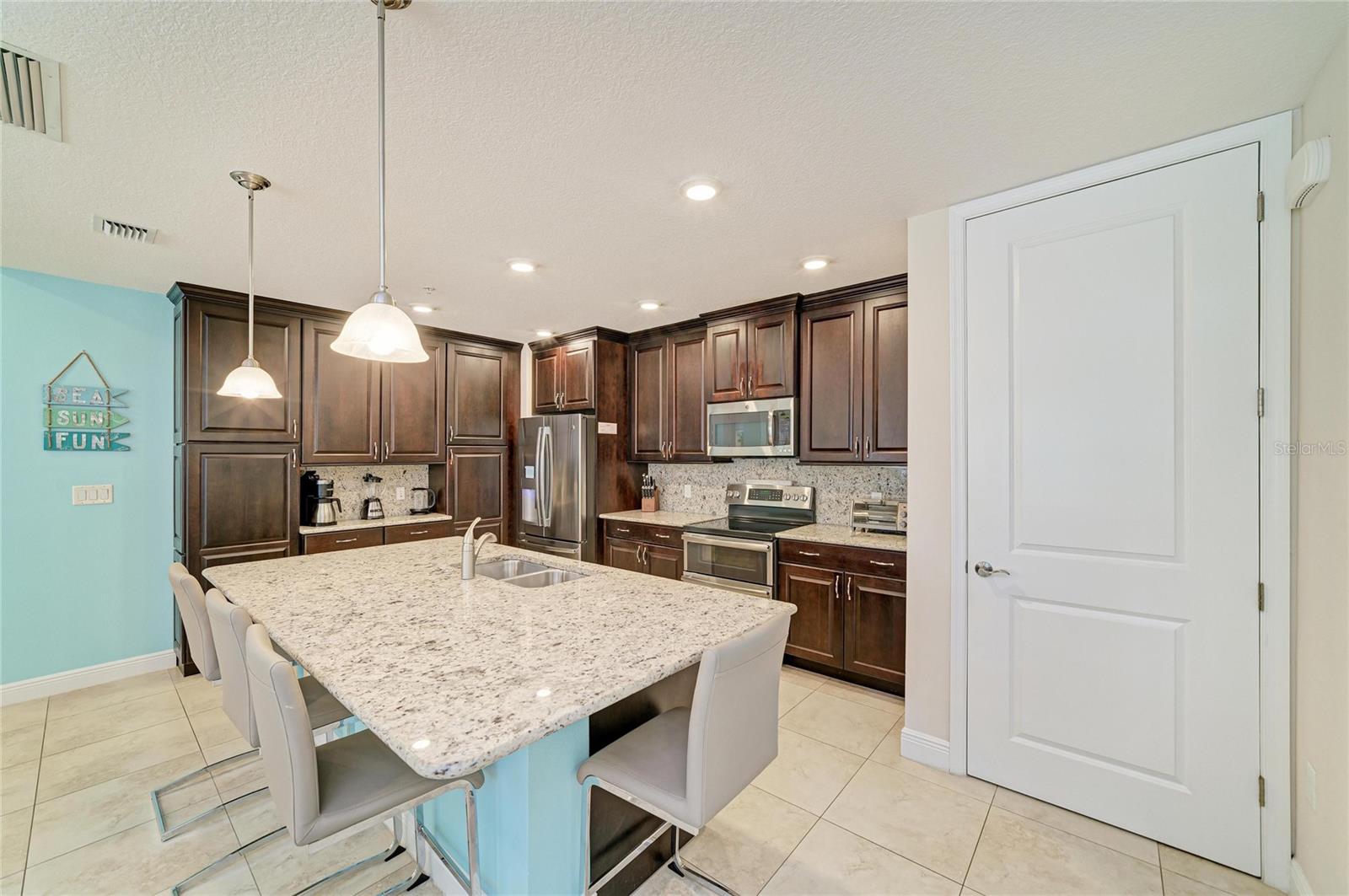 391 ARUBA CIR #101