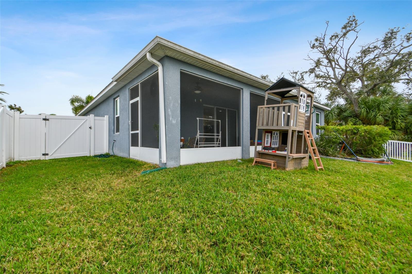 432 BAHAMA GRANDE BLVD