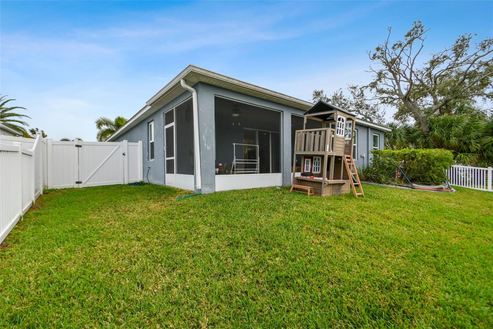 432 BAHAMA GRANDE BLVD