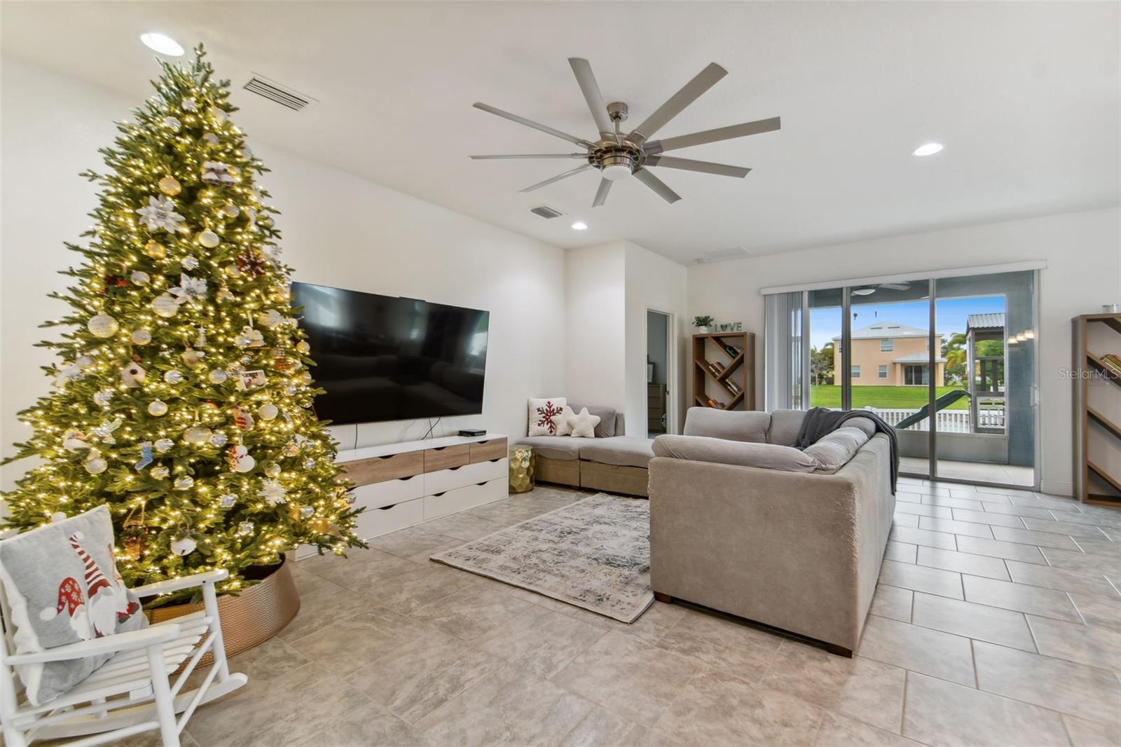 432 BAHAMA GRANDE BLVD