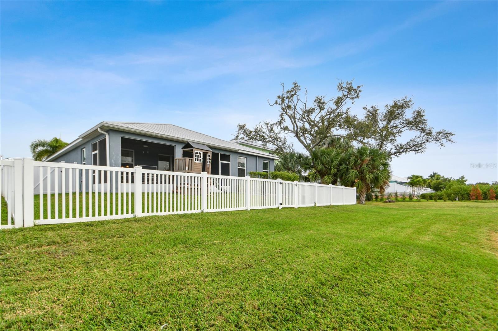 432 BAHAMA GRANDE BLVD