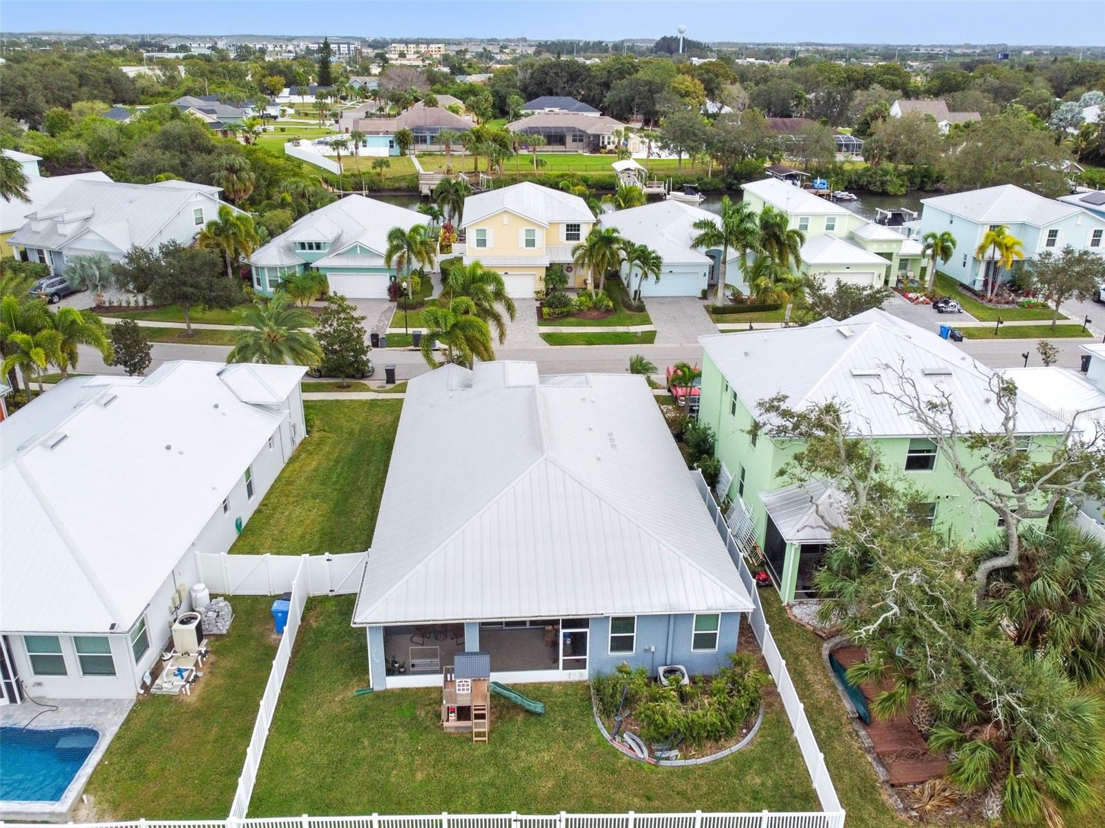 432 BAHAMA GRANDE BLVD