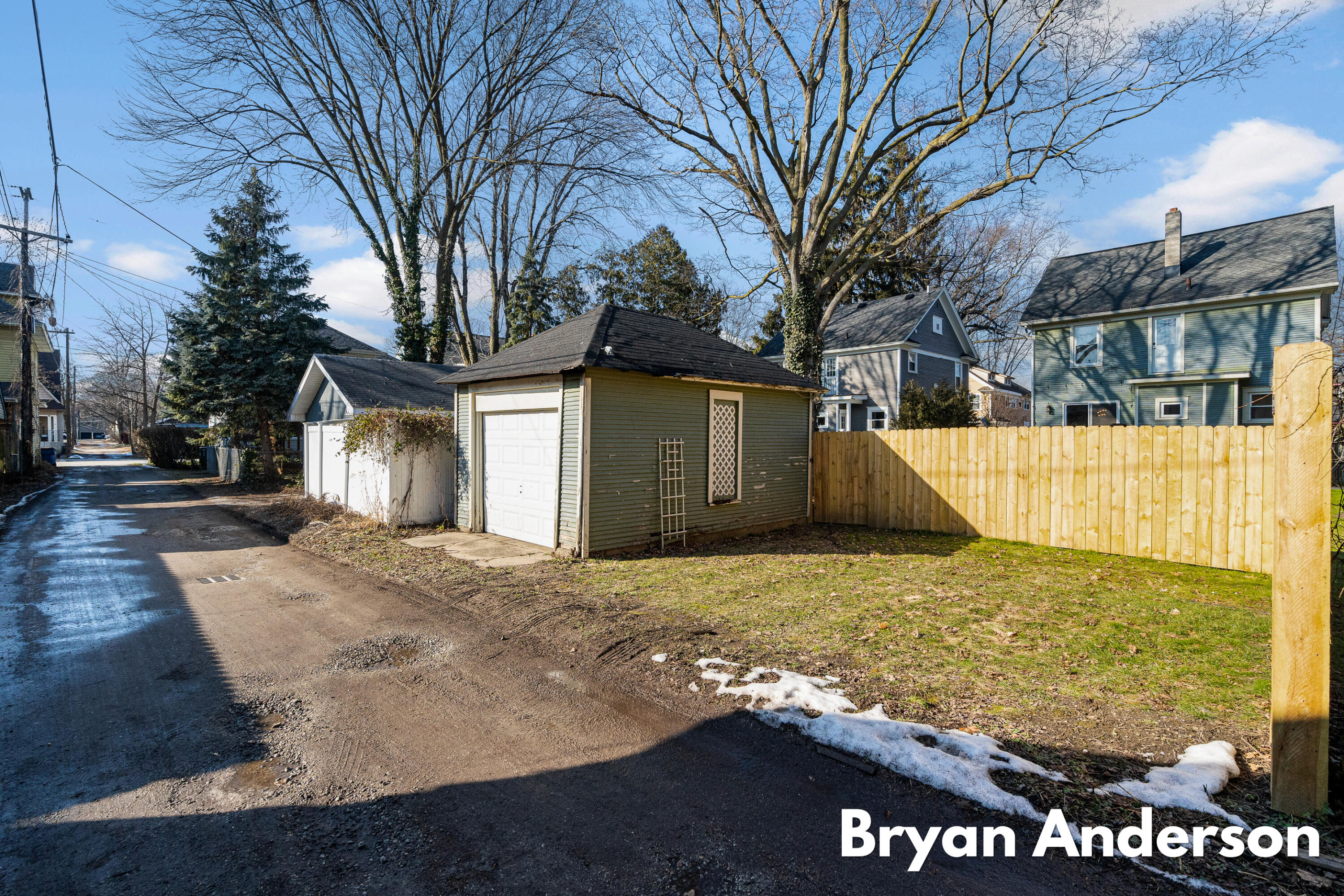 716 Hawthorne Street NE
