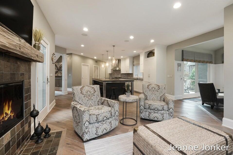 4075 Yarrow Drive NE