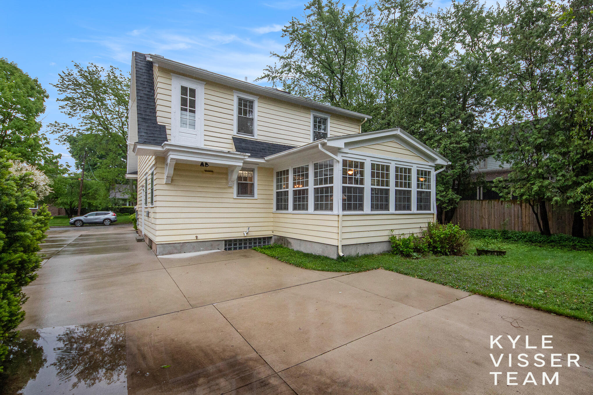 933 Orchard Avenue SE