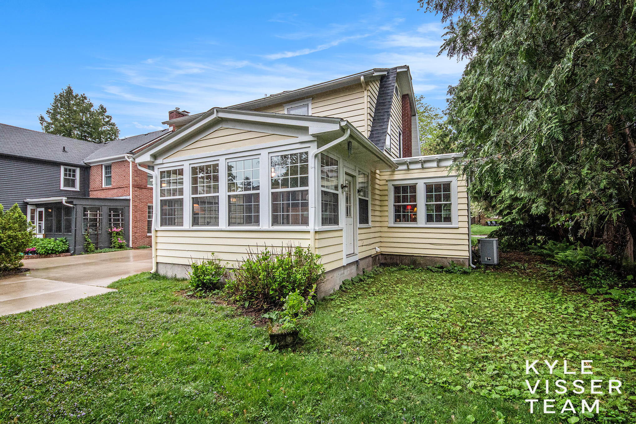 933 Orchard Avenue SE