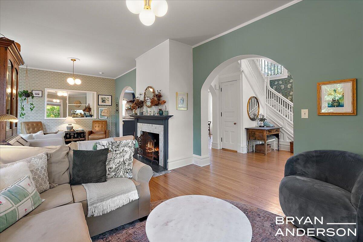 2099 Robinson Road SE