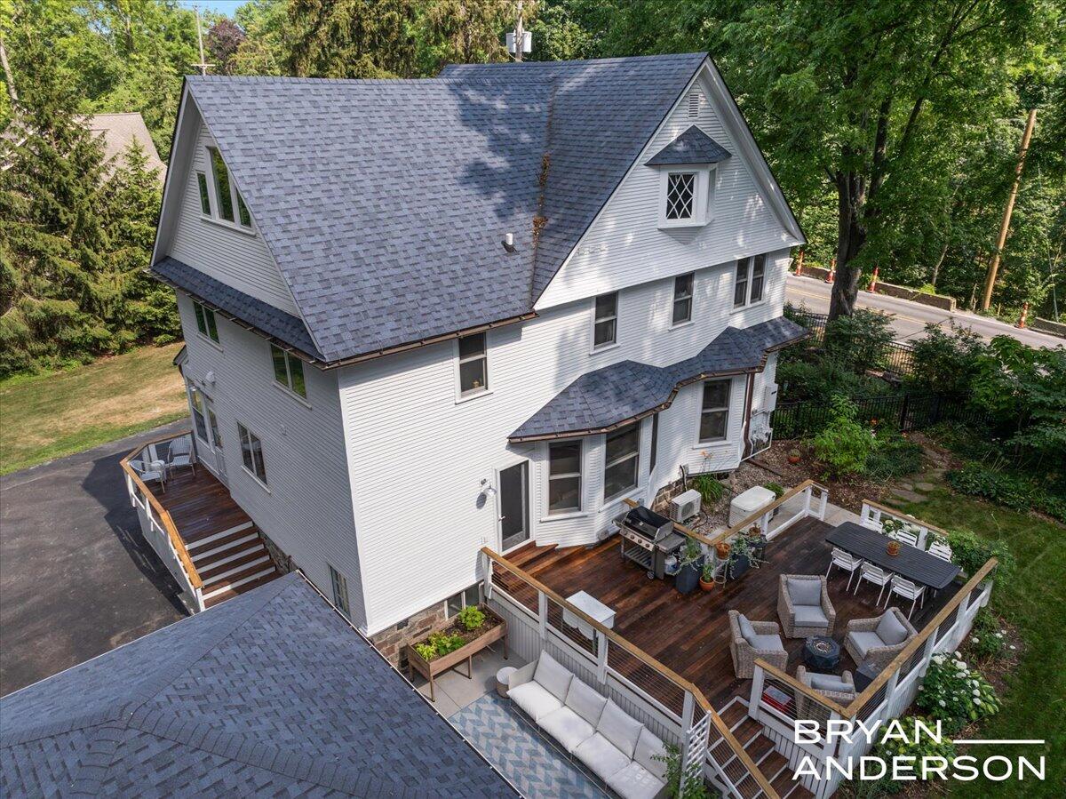 2099 Robinson Road SE