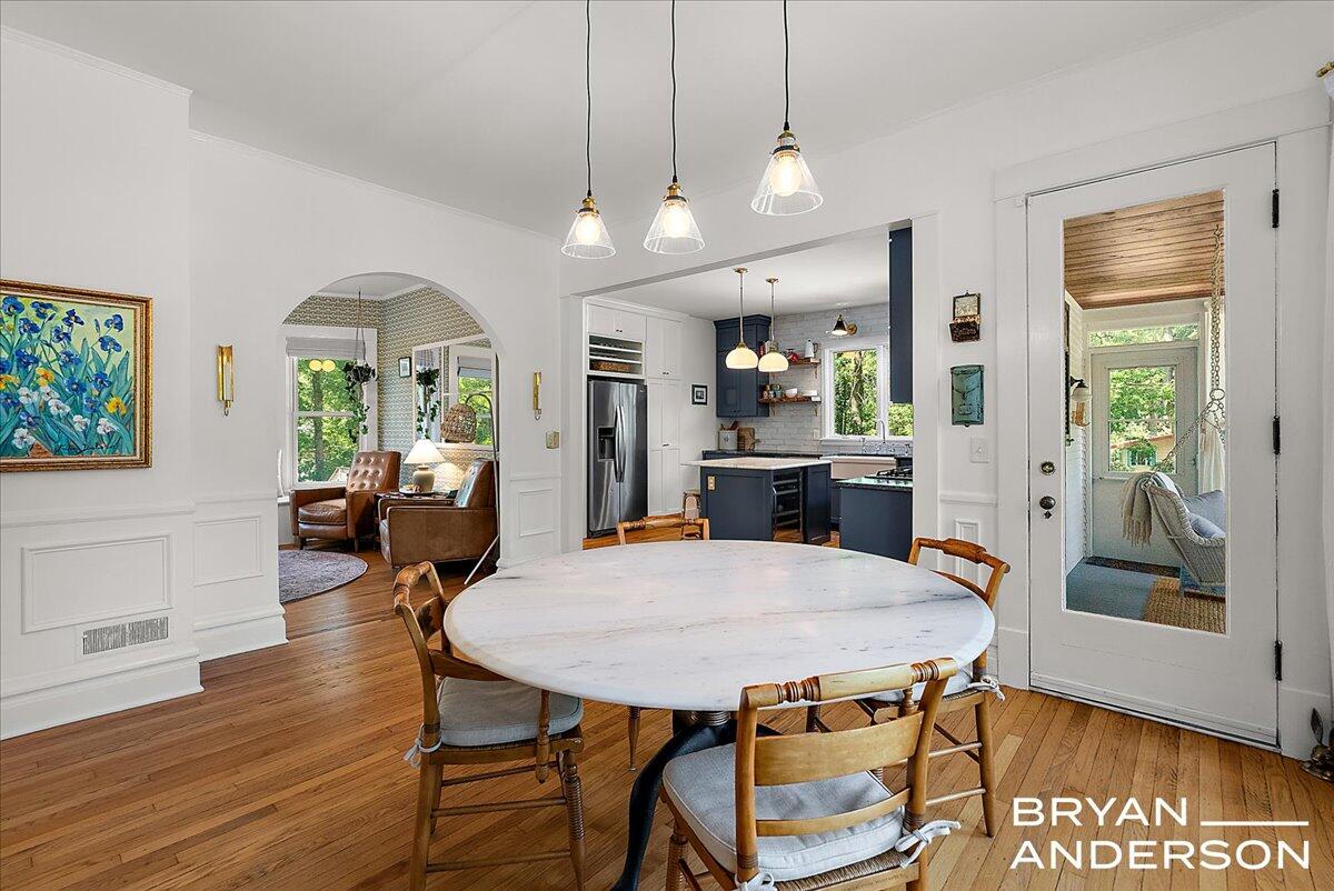 2099 Robinson Road SE