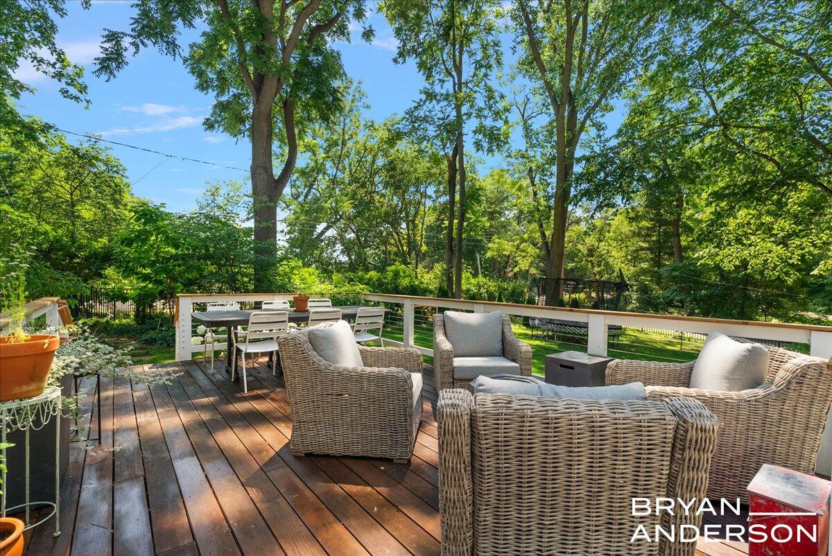 2099 Robinson Road SE