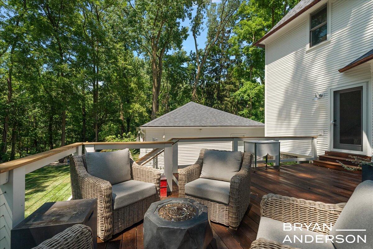 2099 Robinson Road SE