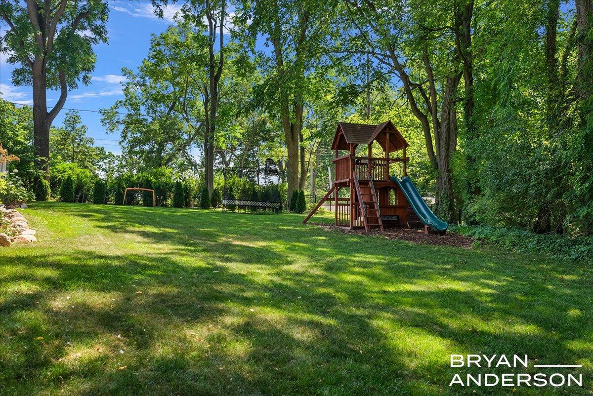 2099 Robinson Road SE