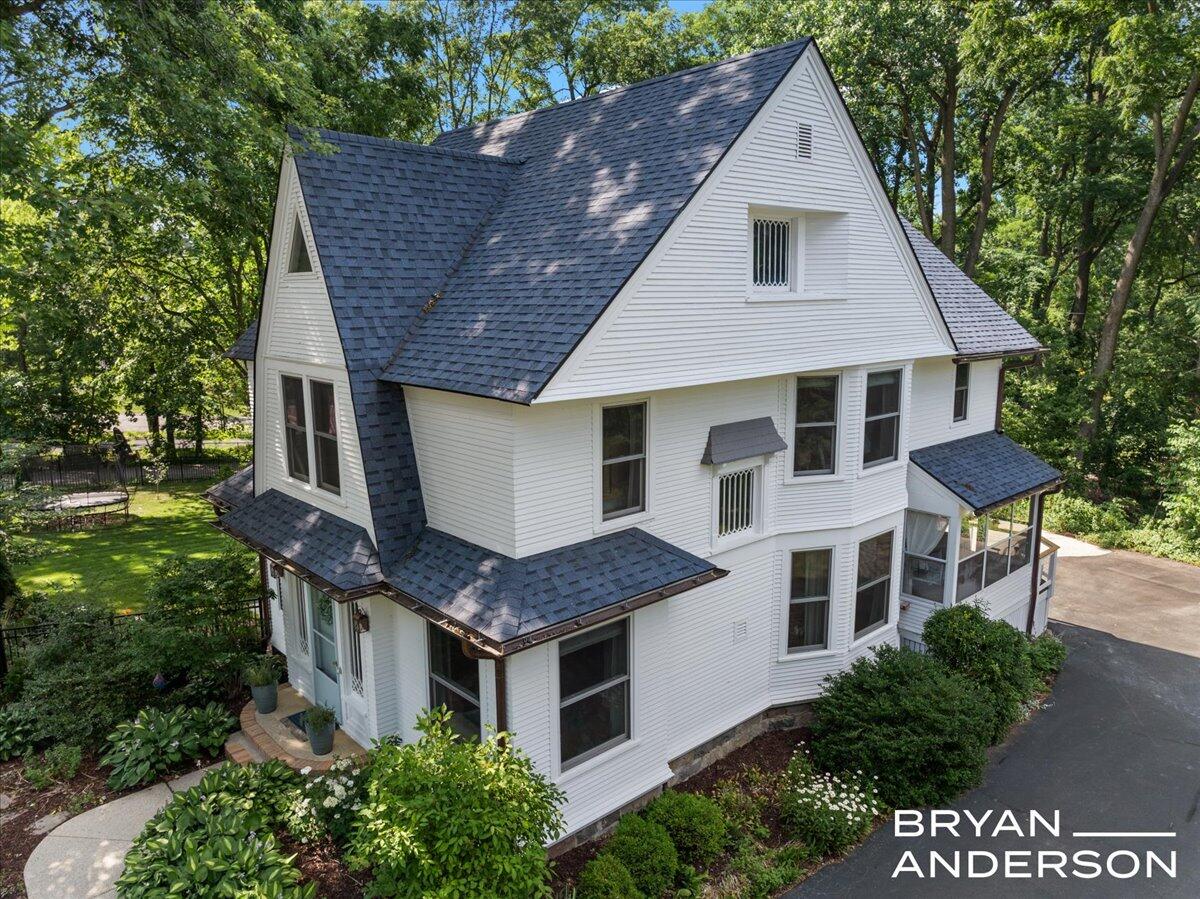 2099 Robinson Road SE
