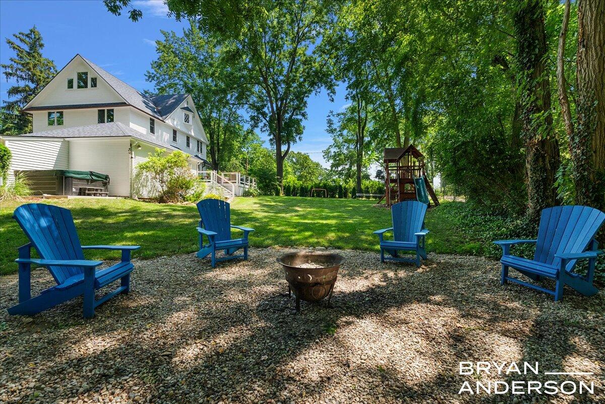 2099 Robinson Road SE