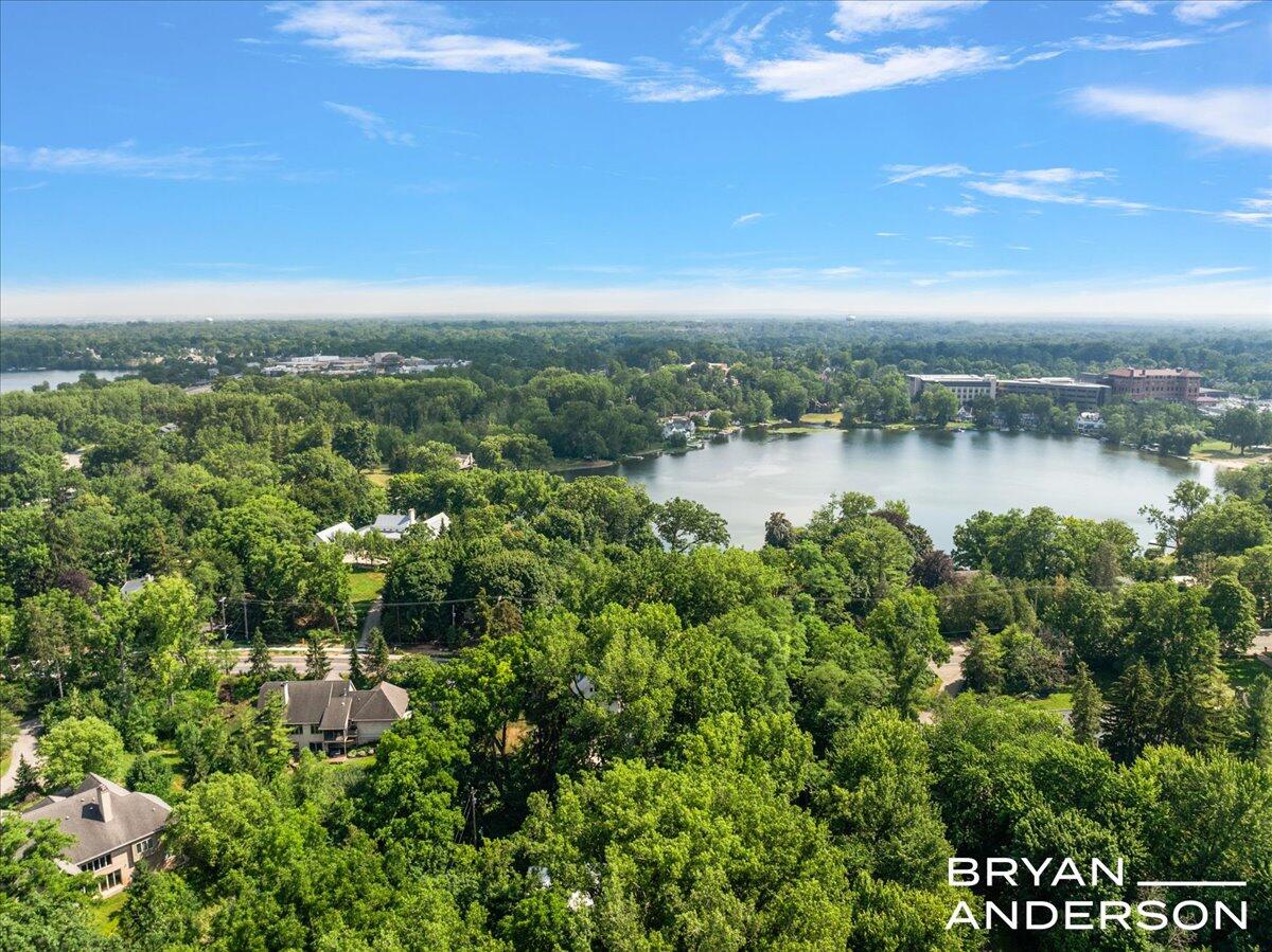 2099 Robinson Road SE
