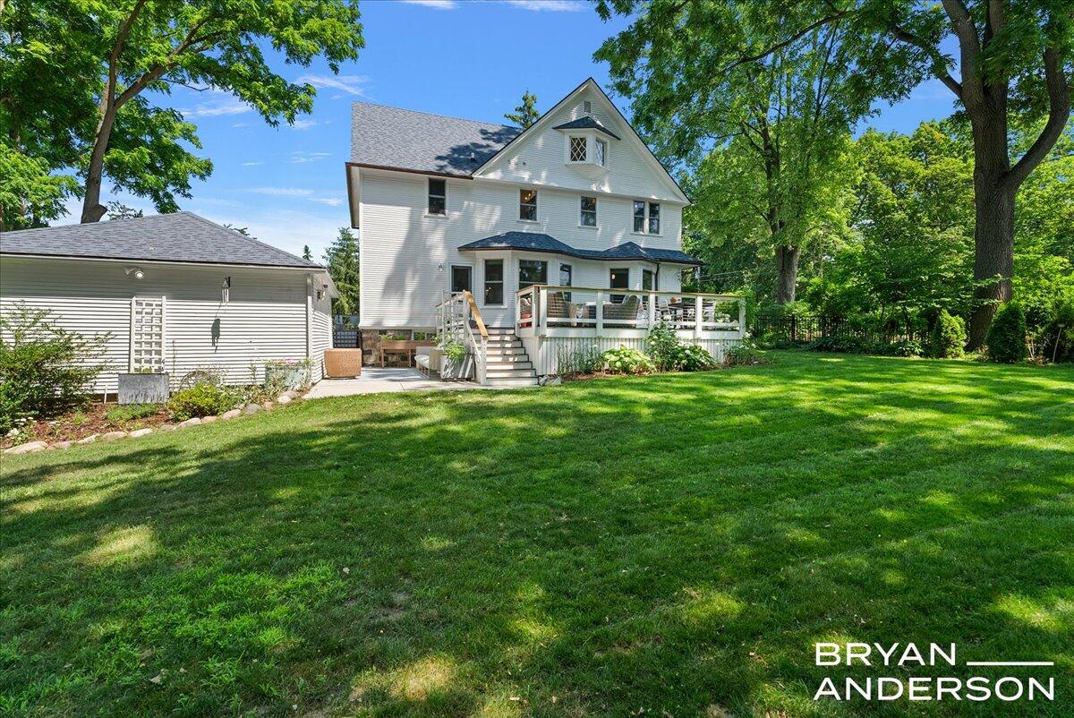 2099 Robinson Road SE