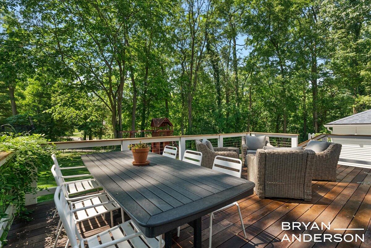 2099 Robinson Road SE