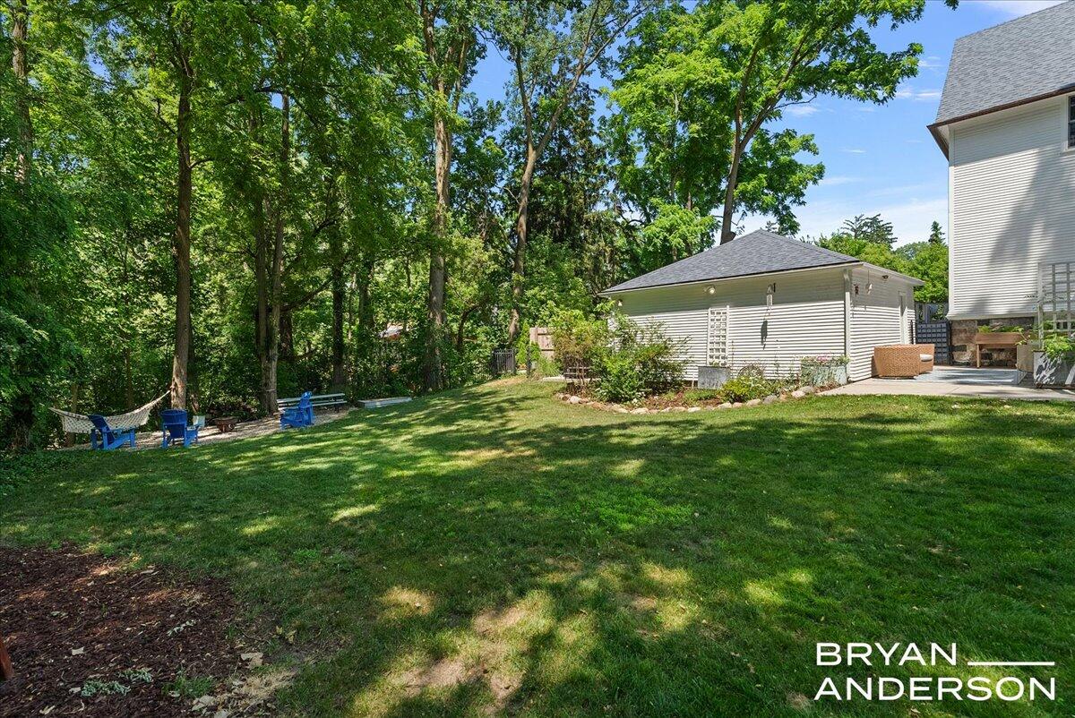 2099 Robinson Road SE