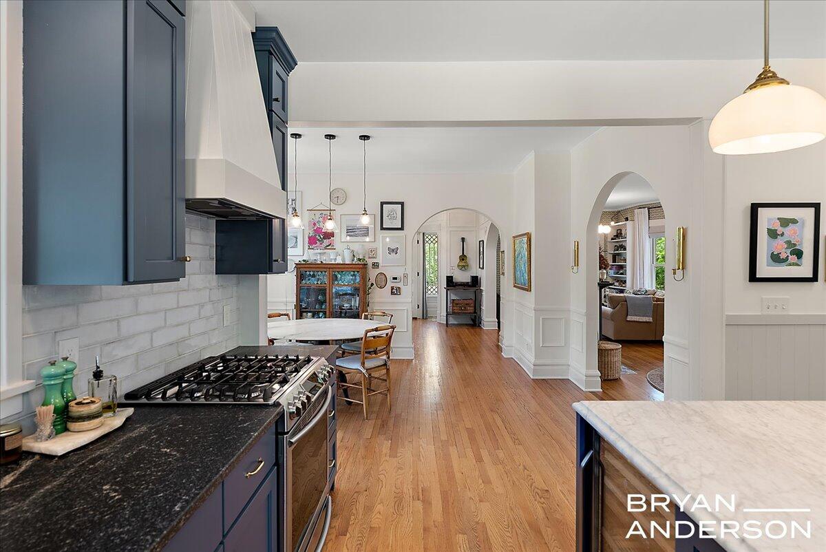 2099 Robinson Road SE