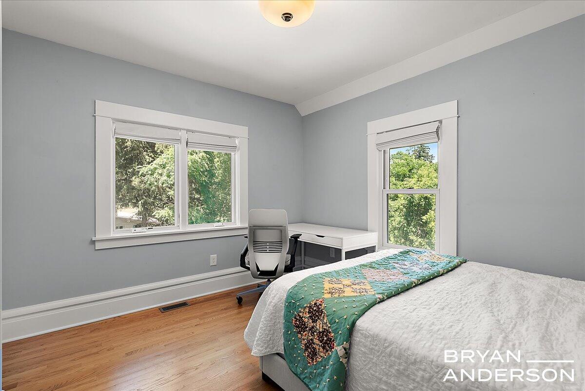 2099 Robinson Road SE