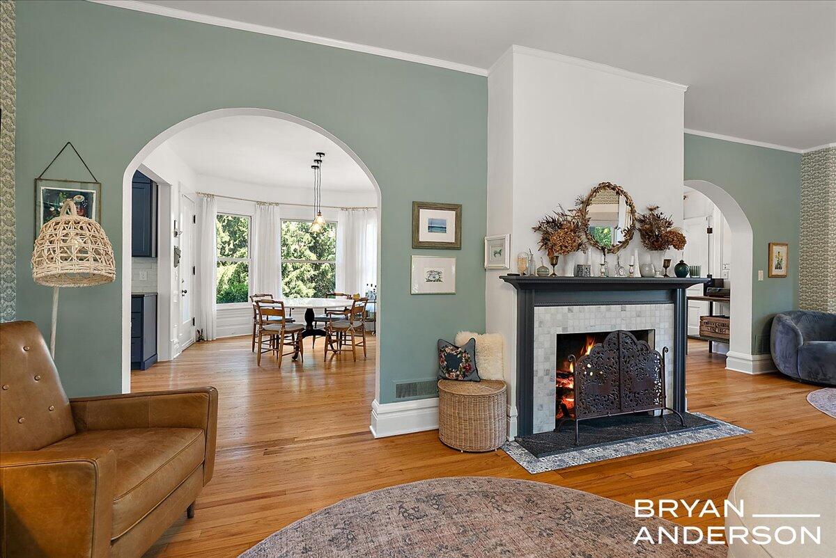 2099 Robinson Road SE