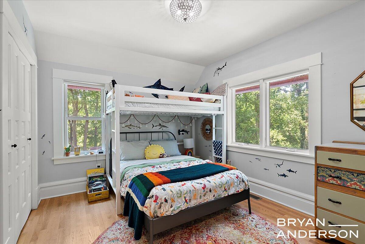 2099 Robinson Road SE