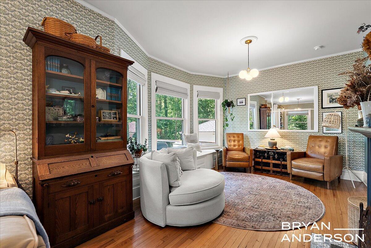 2099 Robinson Road SE