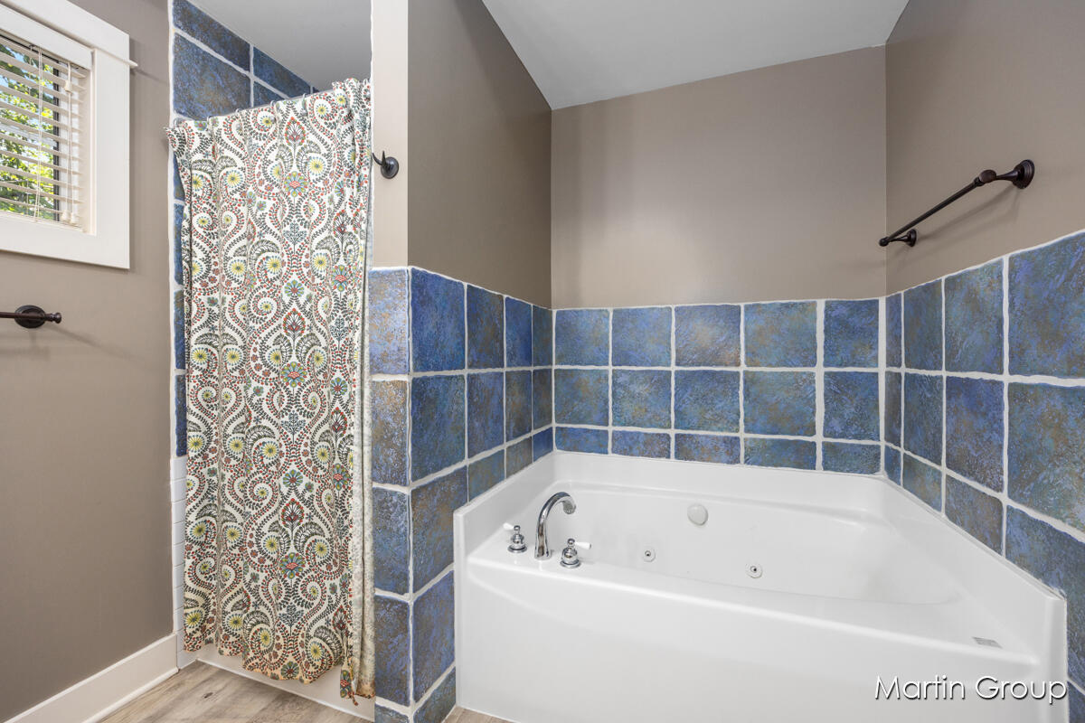 1571 Wealthy Street SE