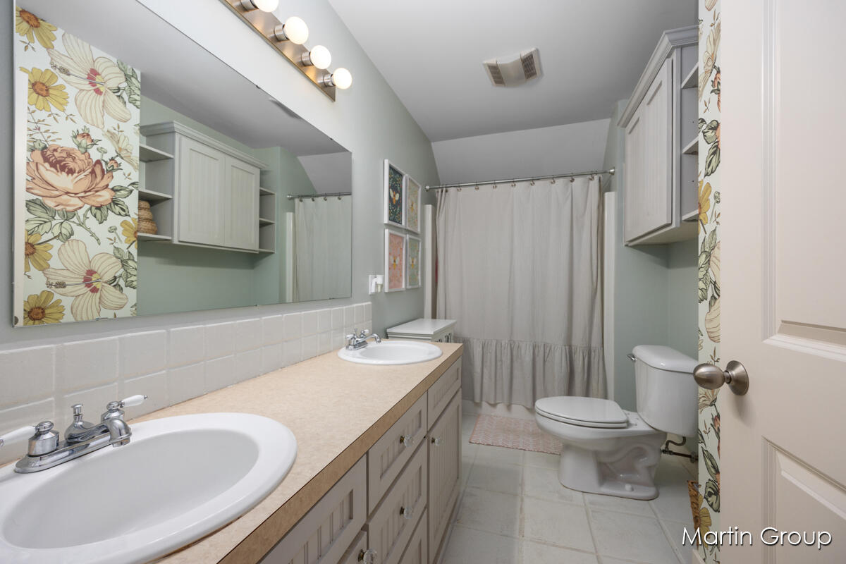 1571 Wealthy Street SE