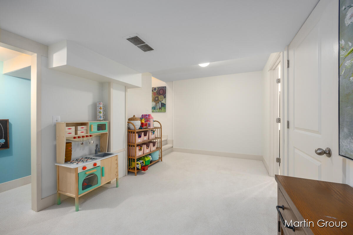 1571 Wealthy Street SE