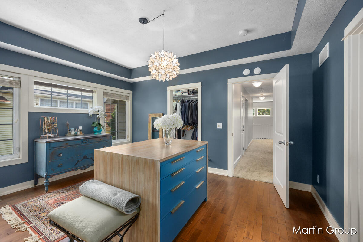 1571 Wealthy Street SE