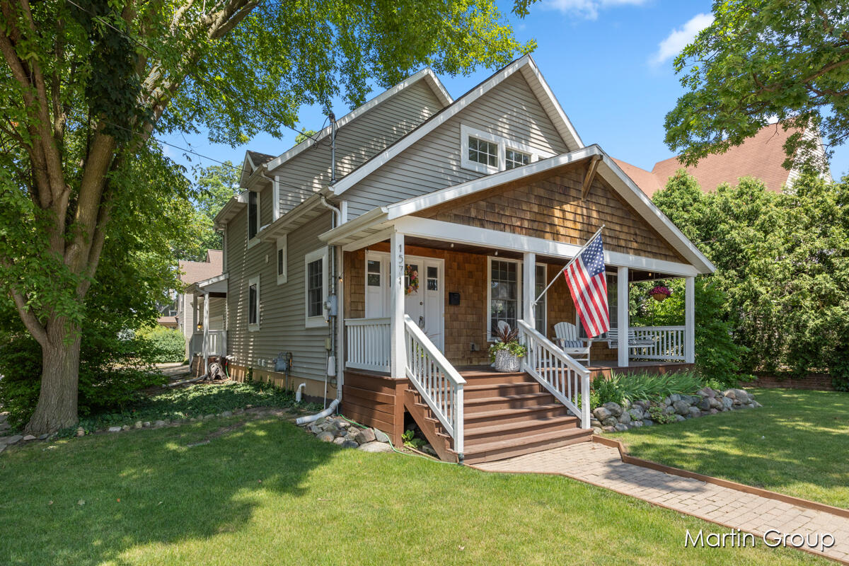 1571 Wealthy Street SE