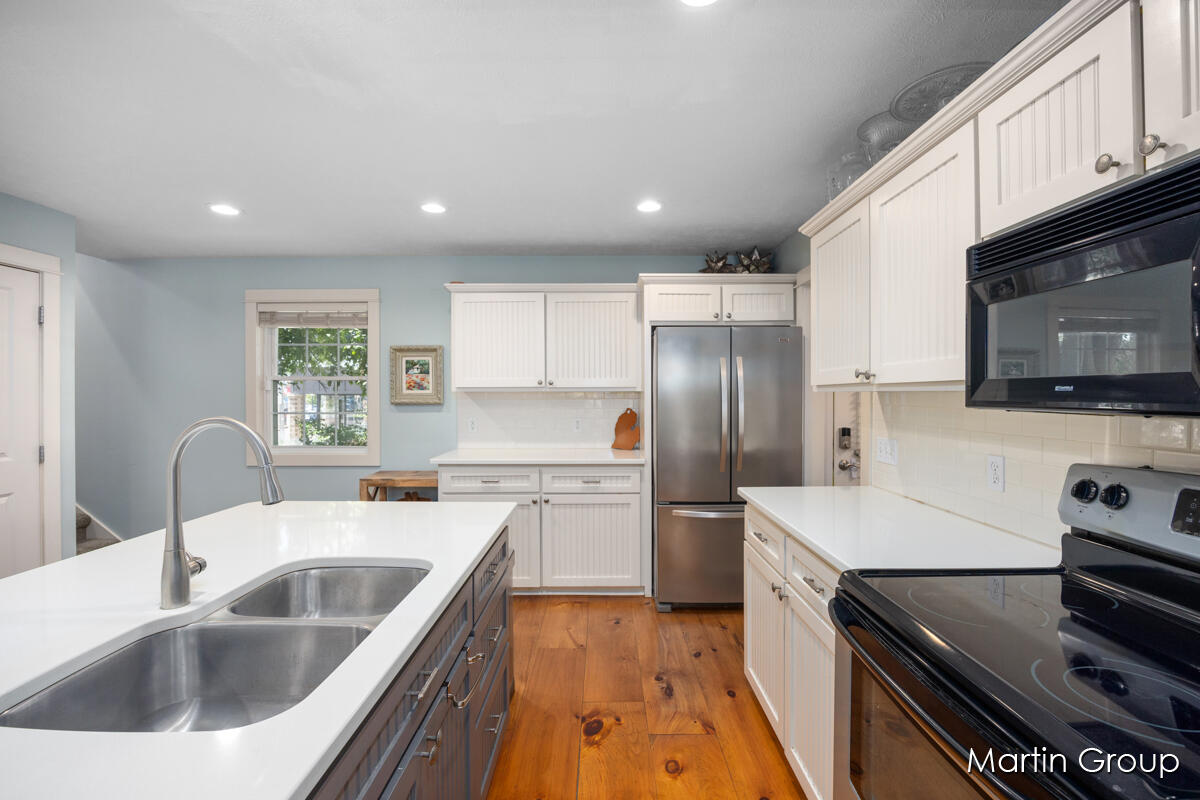 1571 Wealthy Street SE