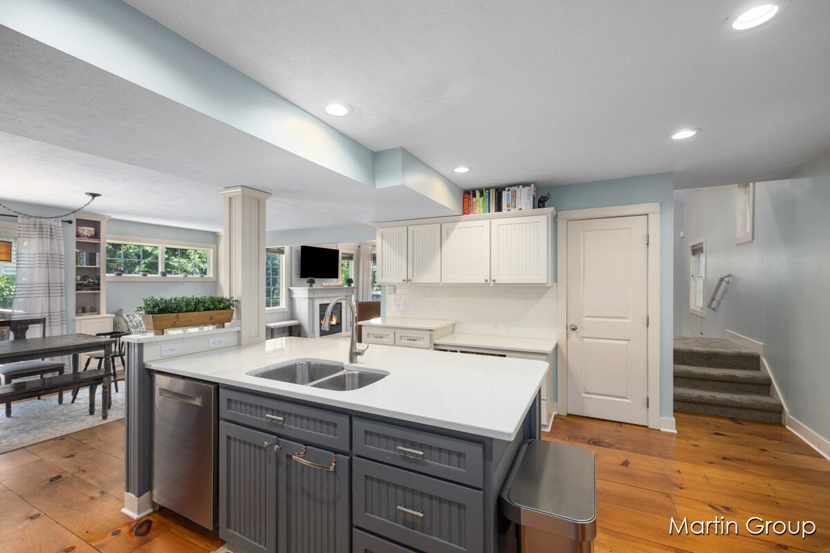 1571 Wealthy Street SE