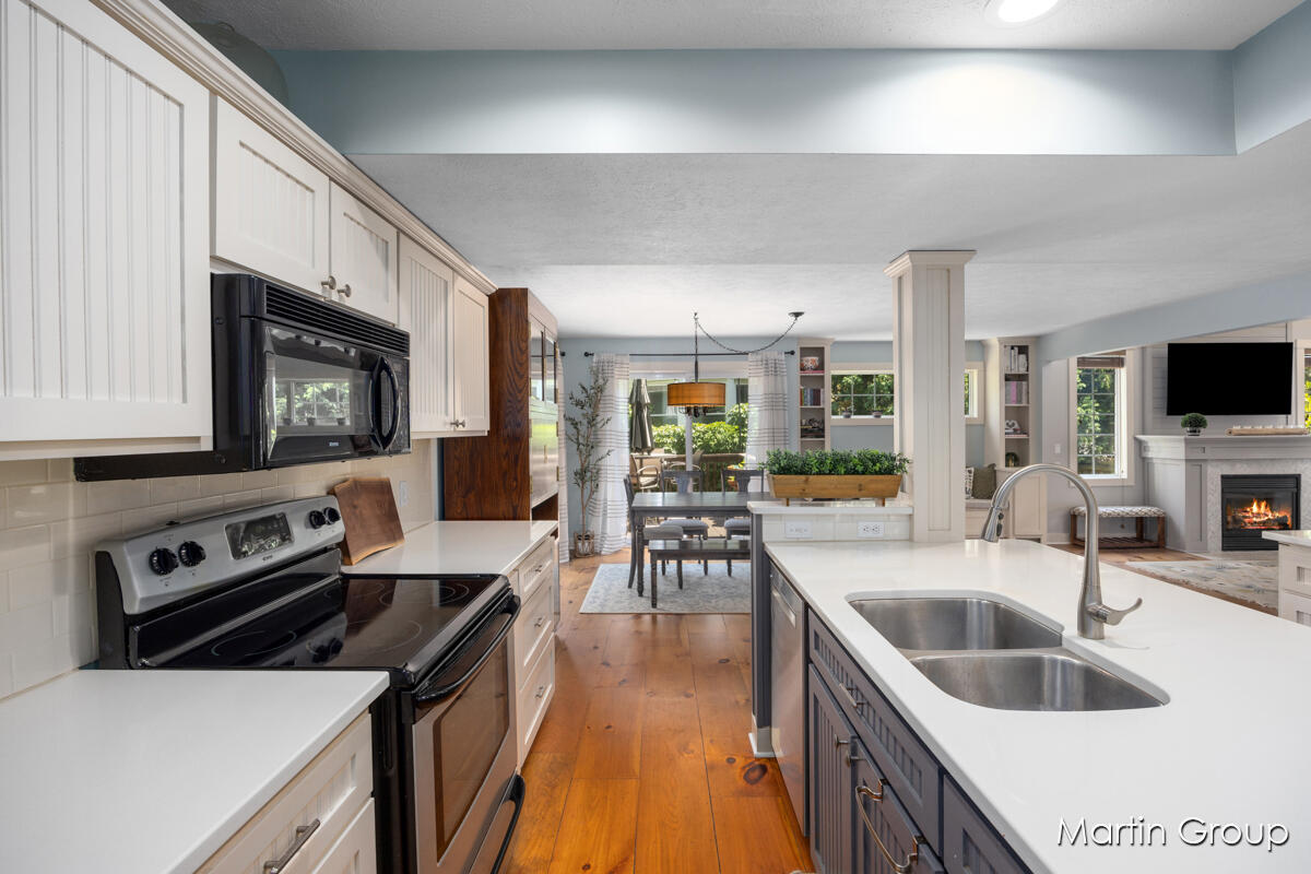 1571 Wealthy Street SE