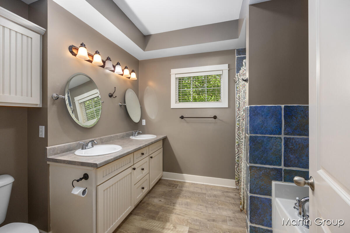 1571 Wealthy Street SE