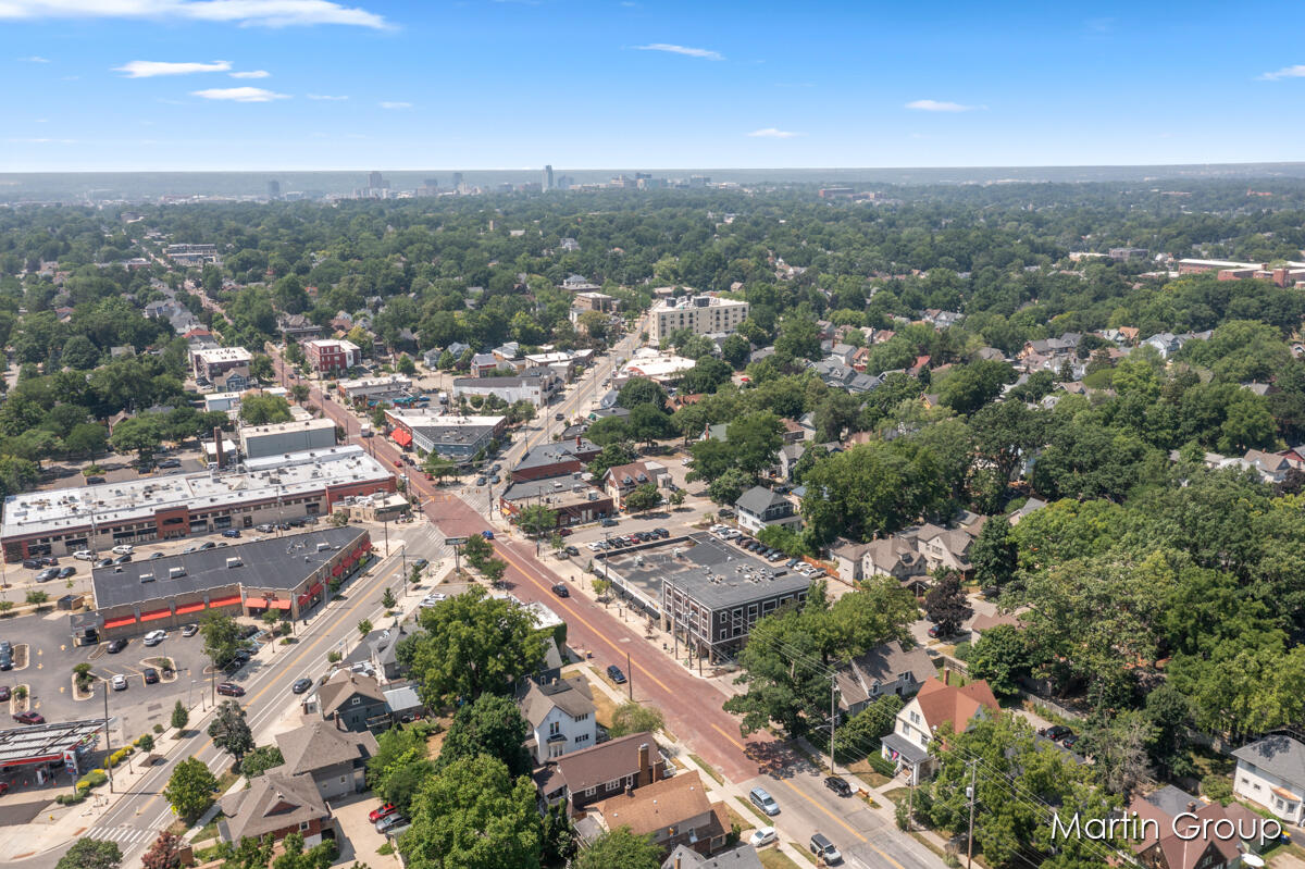 1571 Wealthy Street SE