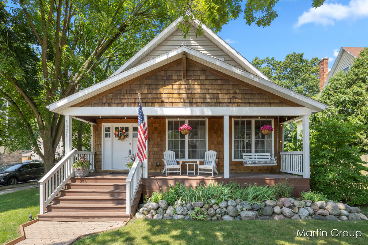 1571 Wealthy Street SE