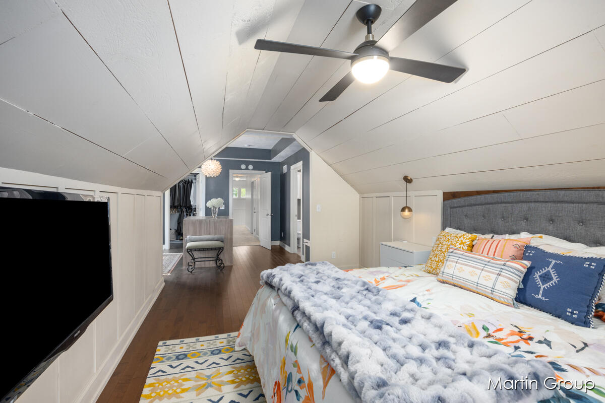 1571 Wealthy Street SE