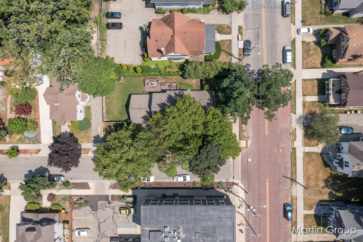 1571 Wealthy Street SE