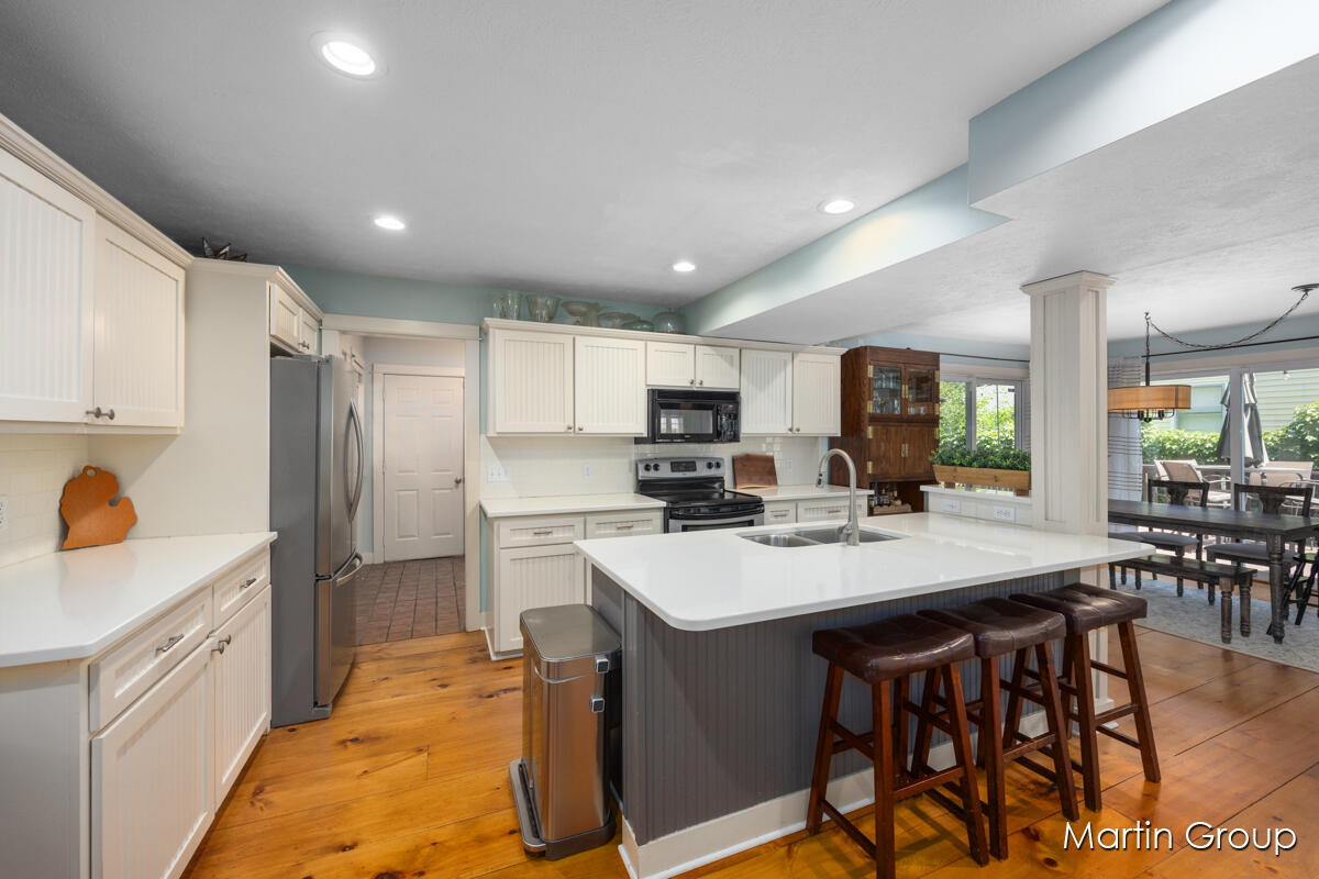 1571 Wealthy Street SE